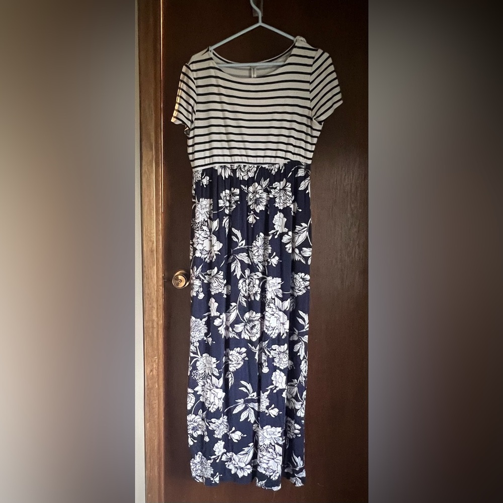 Long short sleeved dress with pockets